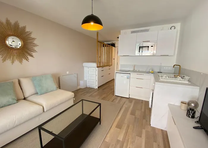 06Ai - Beautiful Renovated Studio - Sea And Pool View