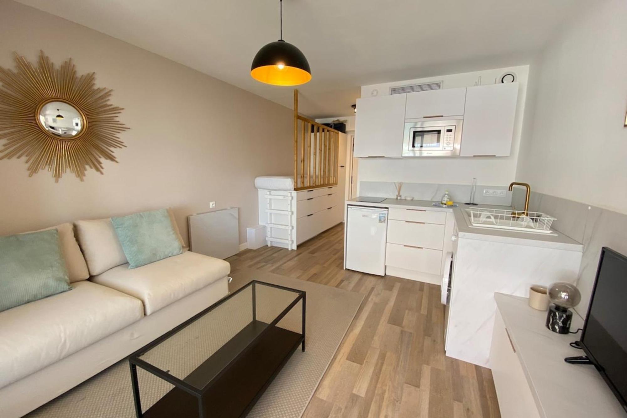 06ai - Beautiful Renovated - Sea And Pool View Apartment Vallauris