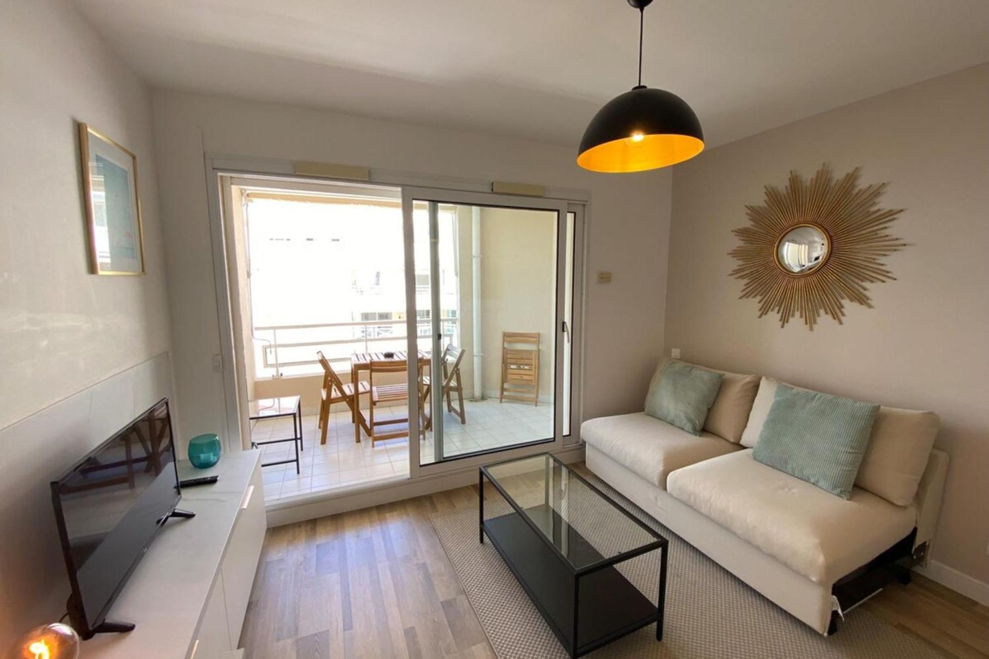 06ai - Beautiful Renovated - Sea And Pool View Apartment Vallauris