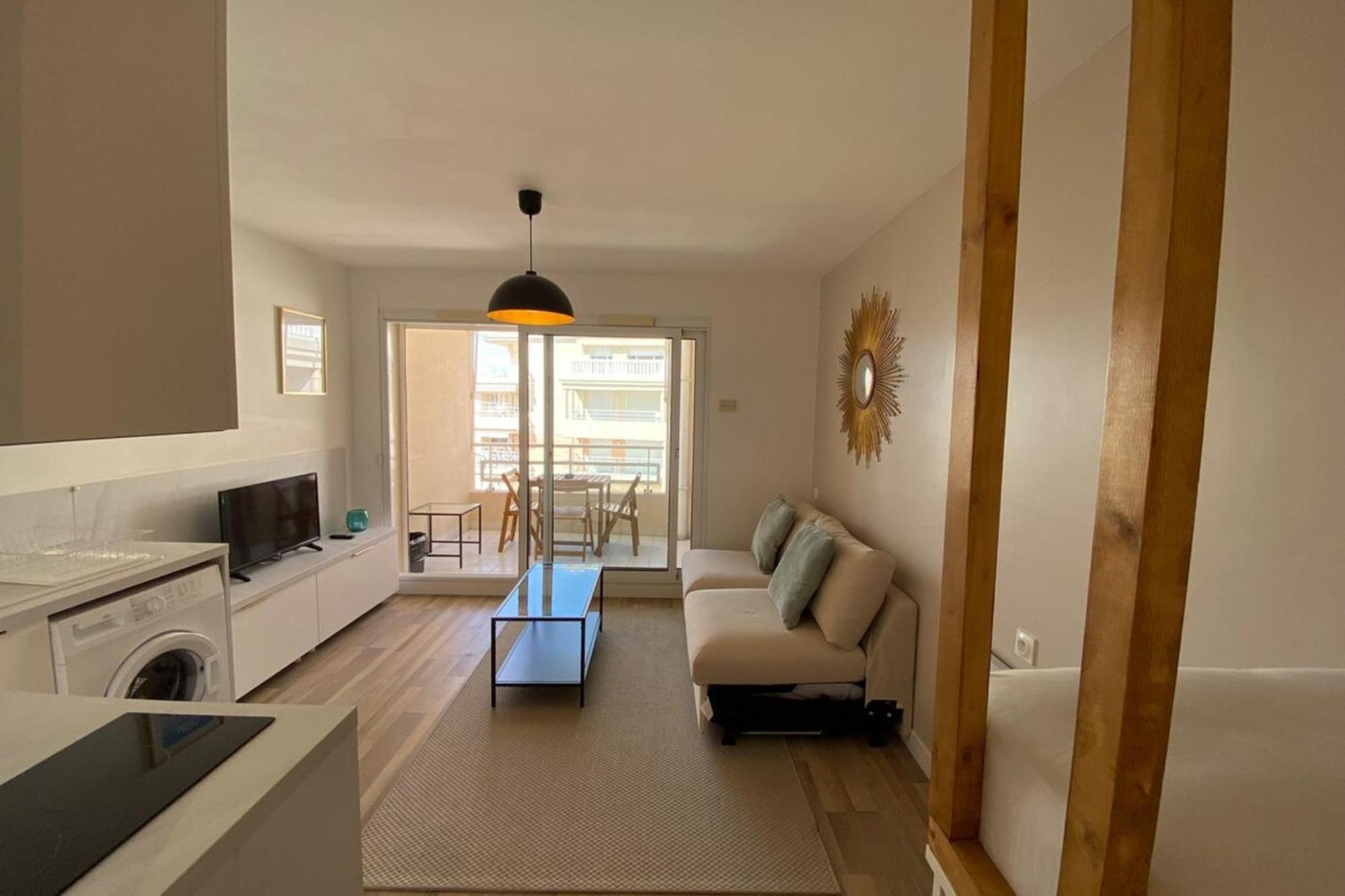 06ai - Beautiful Renovated - Sea And Pool View Apartment