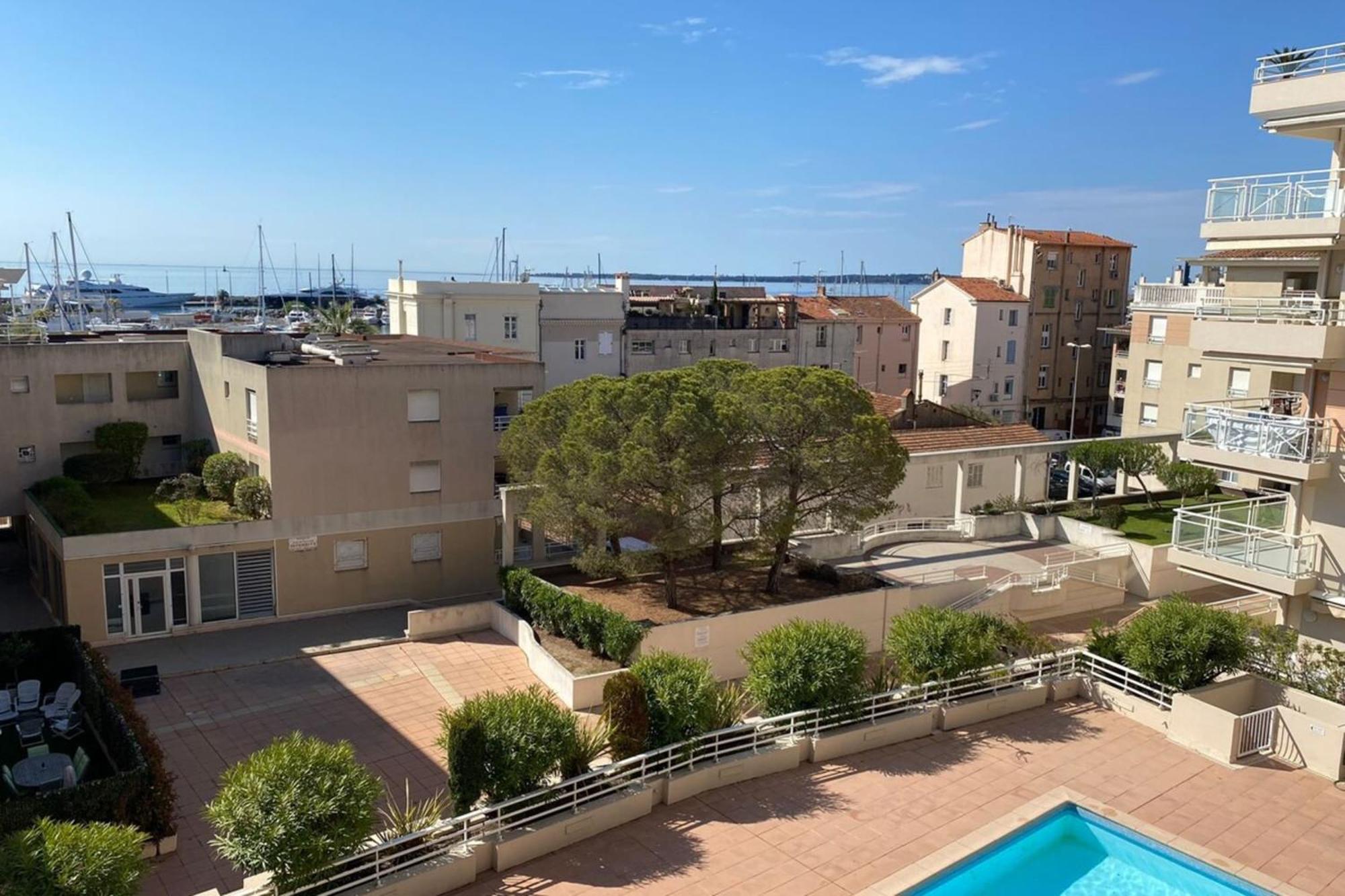 06ai - Beautiful Renovated - Sea And Pool View Apartment